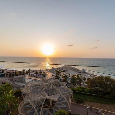 Beachfront Apartment With Breathtaking Sea View Νετάνια Εξωτερικό φωτογραφία