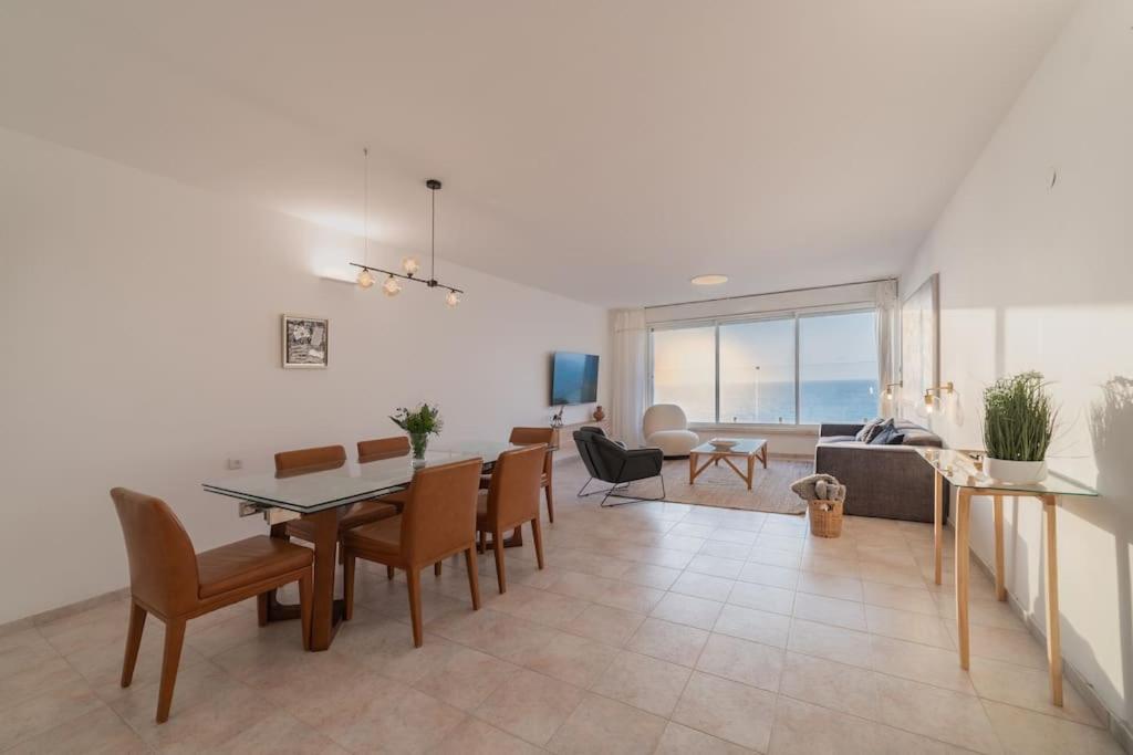 Beachfront Apartment With Breathtaking Sea View Νετάνια Εξωτερικό φωτογραφία