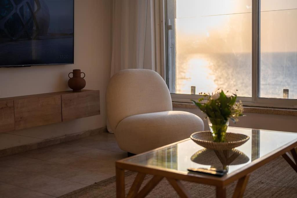 Beachfront Apartment With Breathtaking Sea View Νετάνια Εξωτερικό φωτογραφία